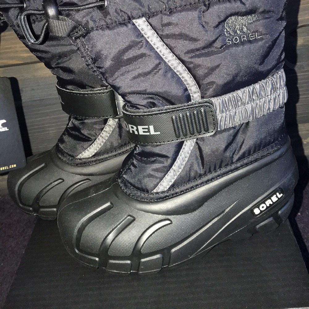 Sorel snow boots. ( size 11 kids ).
